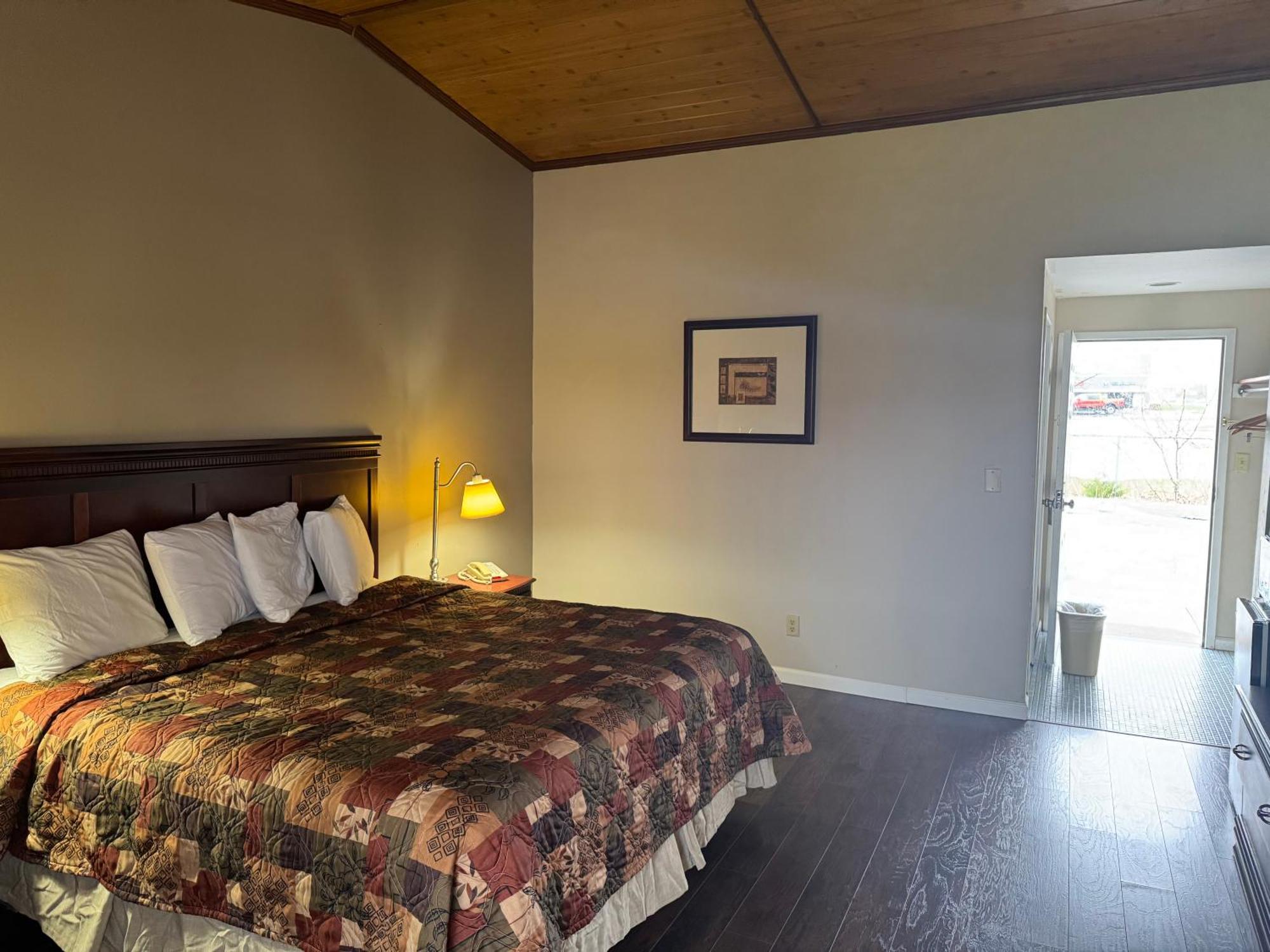 Town & Country Motel Clinton Екстериор снимка